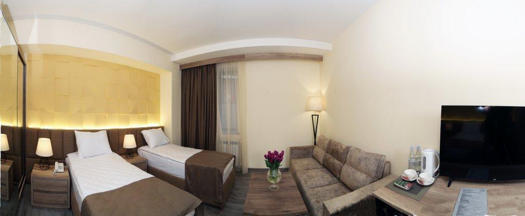 Mandarin Hotel Erevan Exterior foto