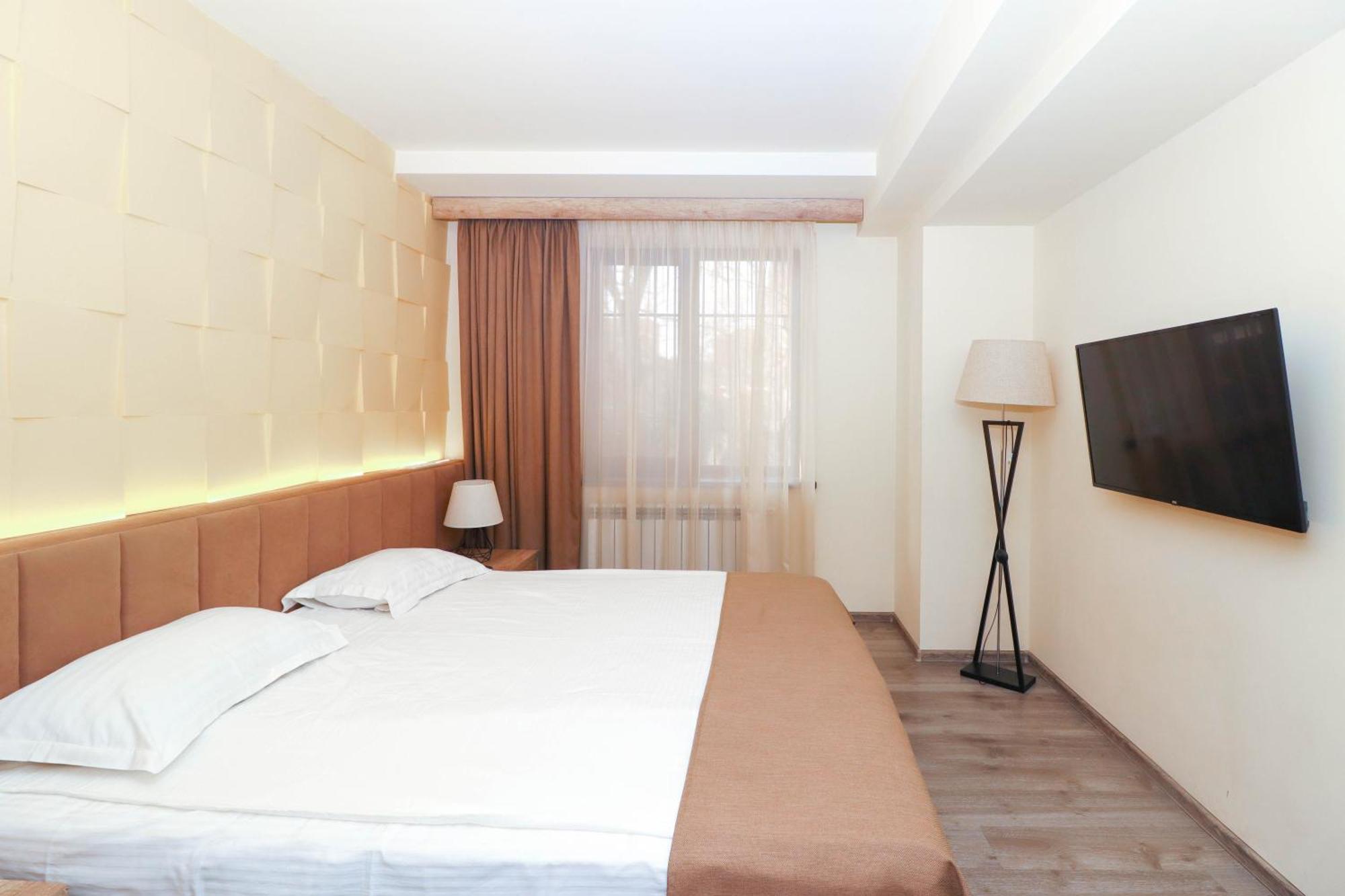 Mandarin Hotel Erevan Exterior foto